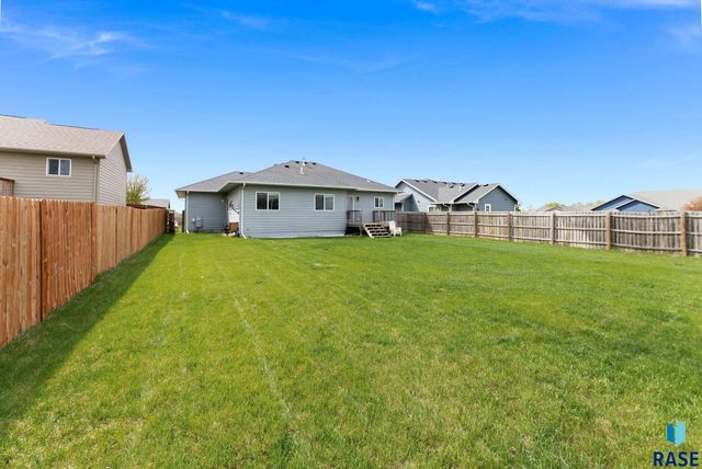 1208 N Broken Bow Ave Avenue, Sioux Falls, SD 57103