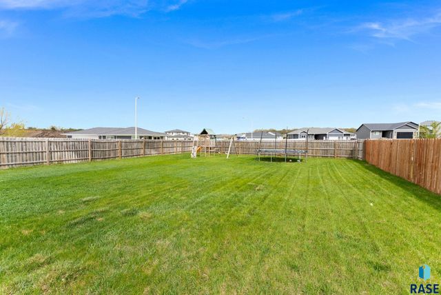 1208 N Broken Bow Ave Avenue, Sioux Falls, SD 57103