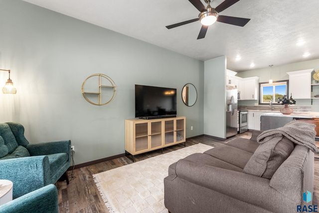 1208 N Broken Bow Ave Avenue, Sioux Falls, SD 57103