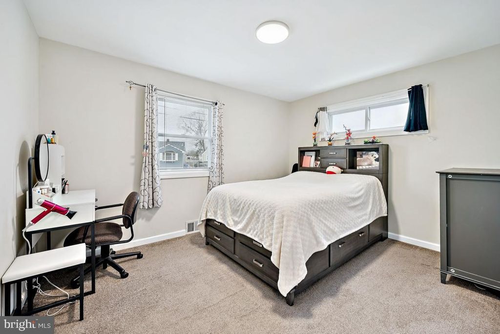 Image 10 of property listing at 441 INDEPENDENCE DR, Burlington, NJ 08016