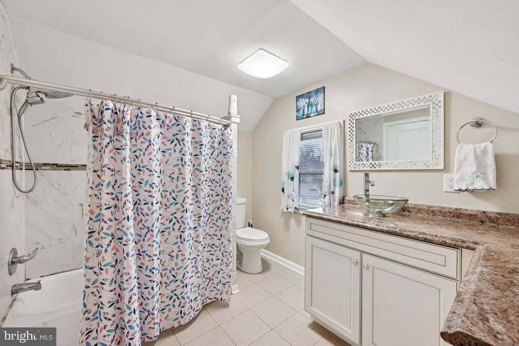 Image 16 of property listing at 441 INDEPENDENCE DR, Burlington, NJ 08016