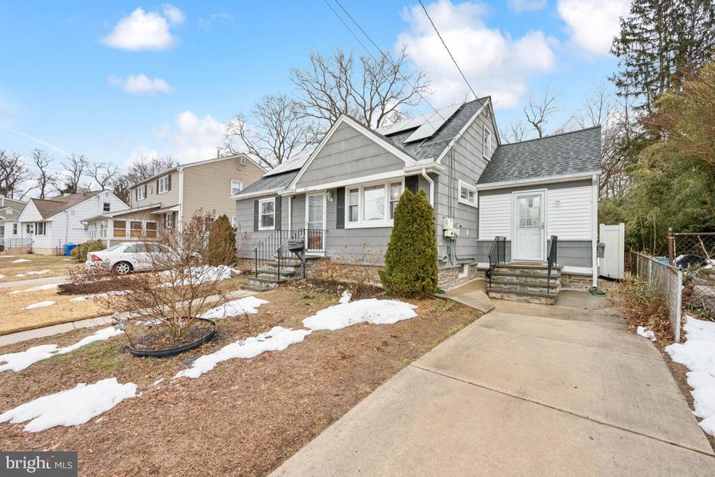 Image 2 of property listing at 441 INDEPENDENCE DR, Burlington, NJ 08016