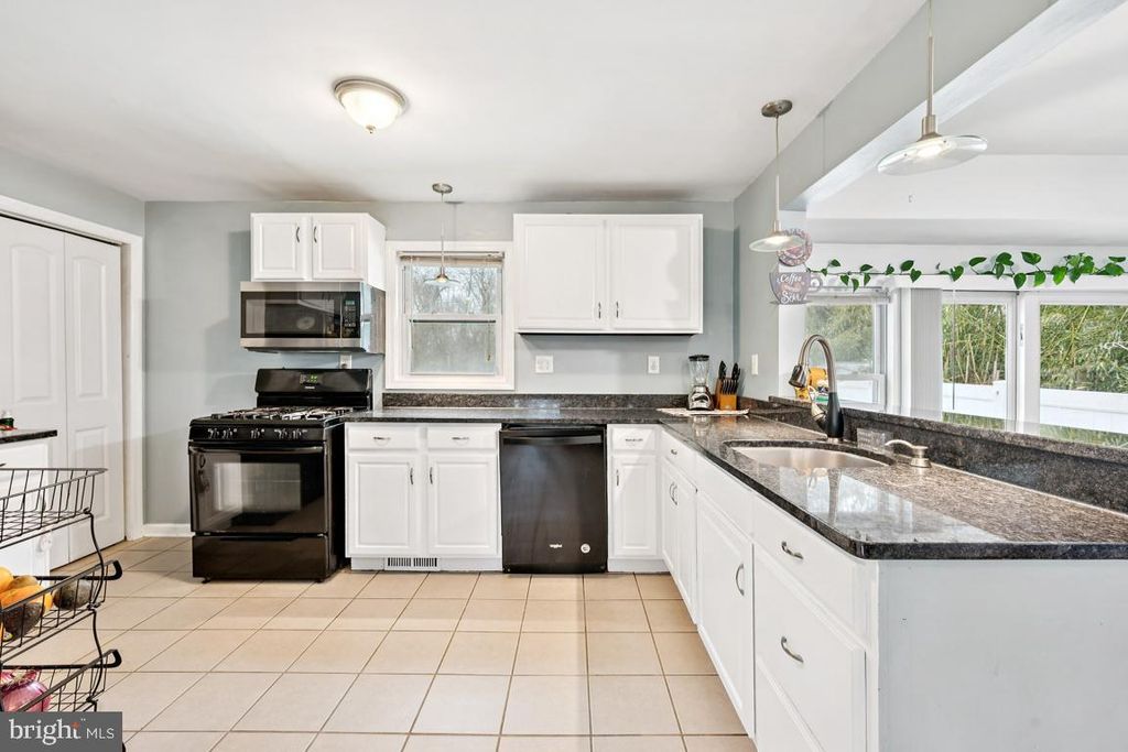 Image 8 of property listing at 441 INDEPENDENCE DR, Burlington, NJ 08016