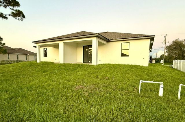 1043 ALBANY AVENUE, Lehigh Acres, FL 33971