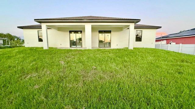 1043 ALBANY AVENUE, Lehigh Acres, FL 33971