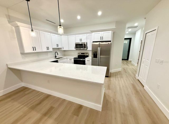 1043 ALBANY AVENUE, Lehigh Acres, FL 33971