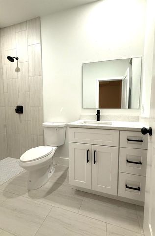 1043 ALBANY AVENUE, Lehigh Acres, FL 33971