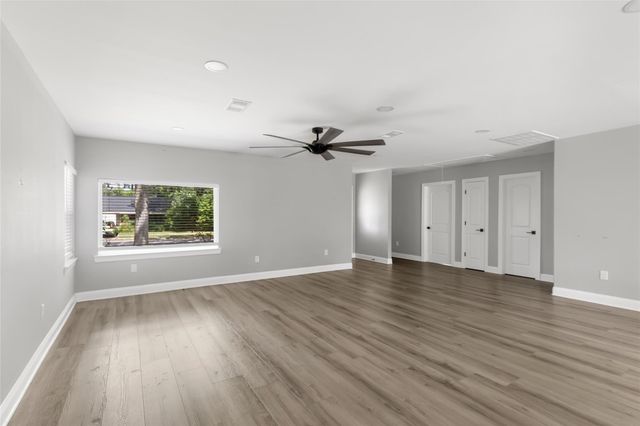 1711 N Thompson Street, Conroe, TX 77301