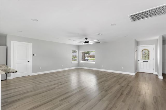 1711 N Thompson Street, Conroe, TX 77301
