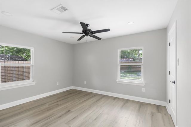 1711 N Thompson Street, Conroe, TX 77301