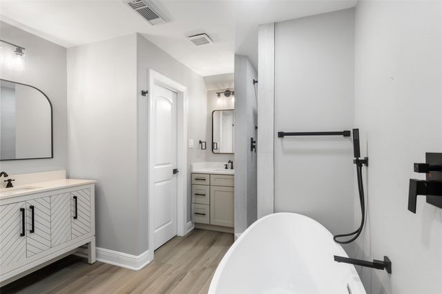 1711 N Thompson Street, Conroe, TX 77301