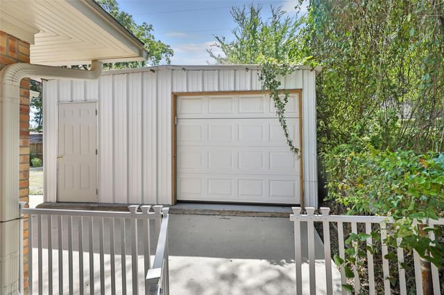 1711 N Thompson Street, Conroe, TX 77301