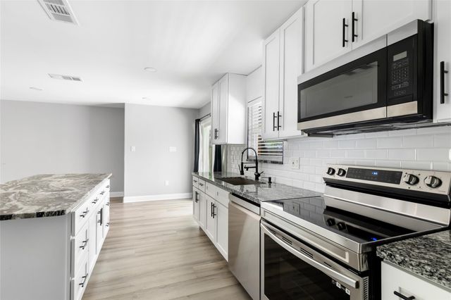 1711 N Thompson Street, Conroe, TX 77301