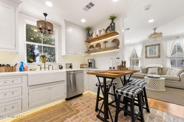 1258 Father Ryan Avenue, Biloxi, MS 39530