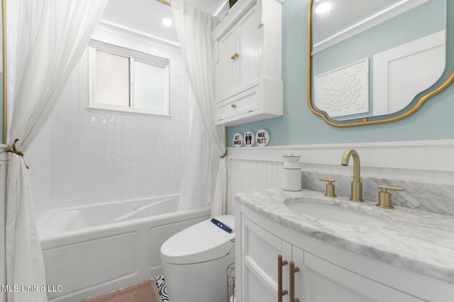 1258 Father Ryan Avenue, Biloxi, MS 39530