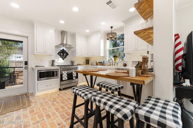 1258 Father Ryan Avenue, Biloxi, MS 39530