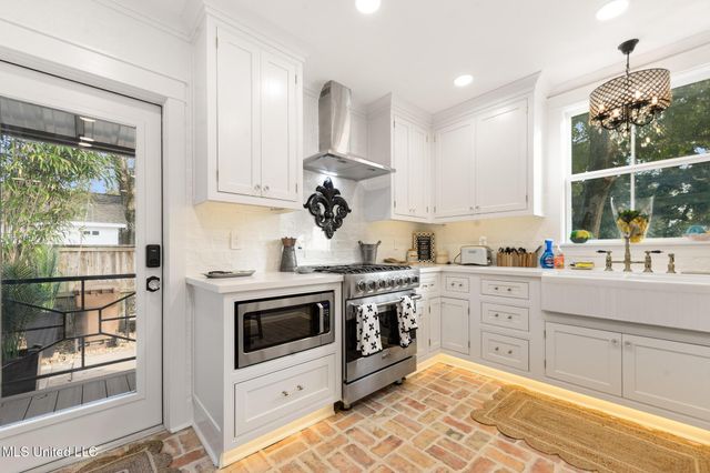 1258 Father Ryan Avenue, Biloxi, MS 39530