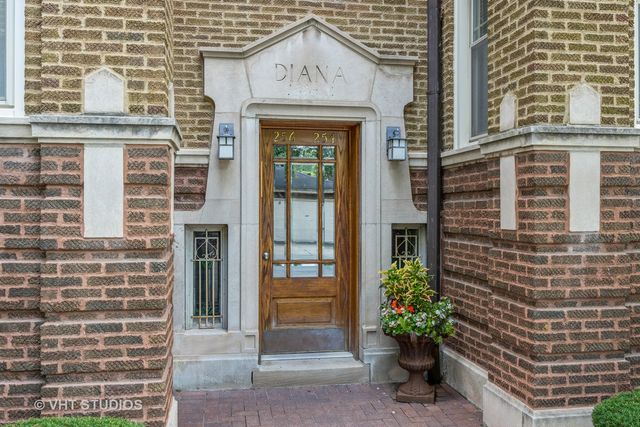 256 Pleasant Street 2, Oak Park, IL 60302