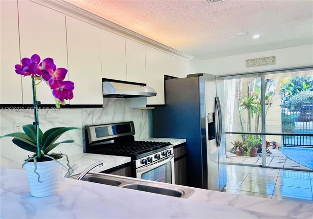 4530 NW 102nd Ct, Doral, FL 33178