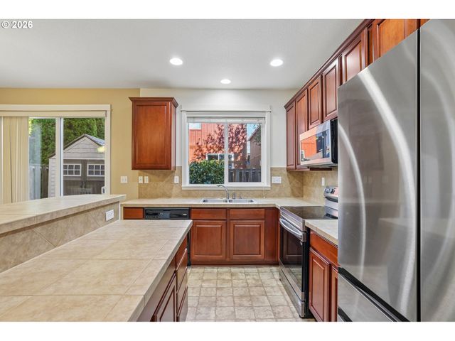 4617 Se TEAKWOOD St, Hillsboro, OR 97123