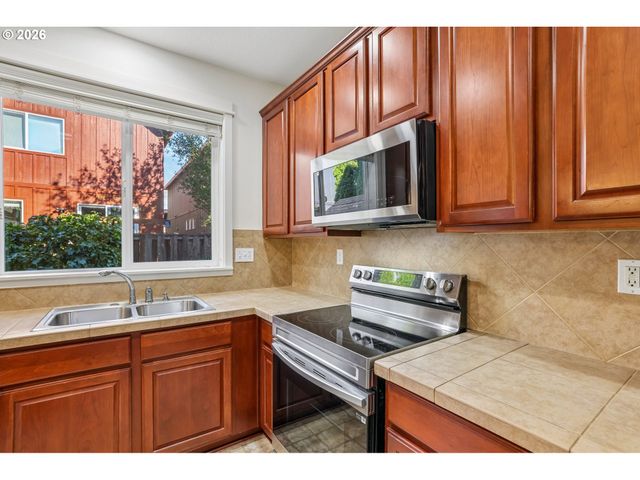 4617 Se TEAKWOOD St, Hillsboro, OR 97123