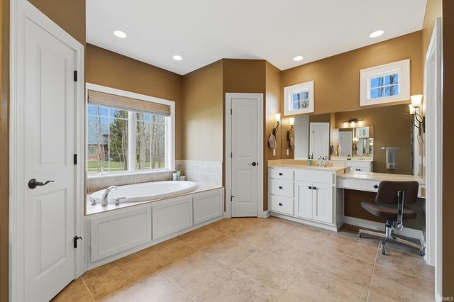 7827 Inverness Lakes Trail, Fort Wayne, IN 46804