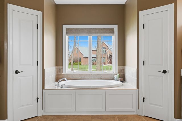 7827 Inverness Lakes Trail, Fort Wayne, IN 46804