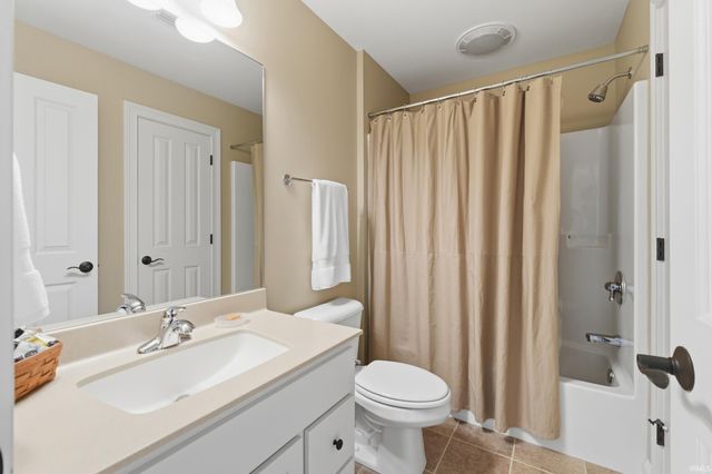 7827 Inverness Lakes Trail, Fort Wayne, IN 46804