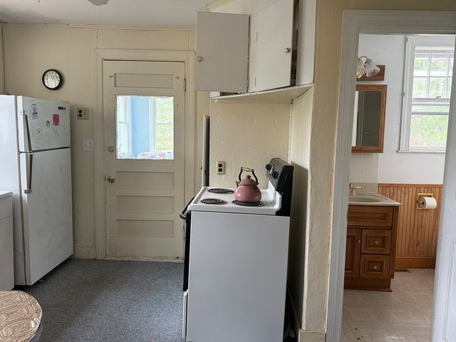 10 Sycamore Rd, Wrentham, MA 02093