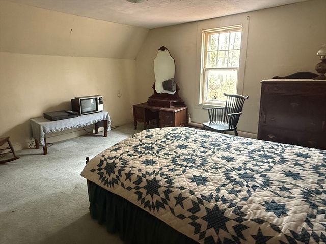 10 Sycamore Rd, Wrentham, MA 02093