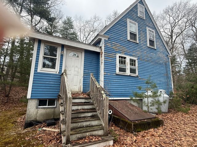 10 Sycamore Rd, Wrentham, MA 02093