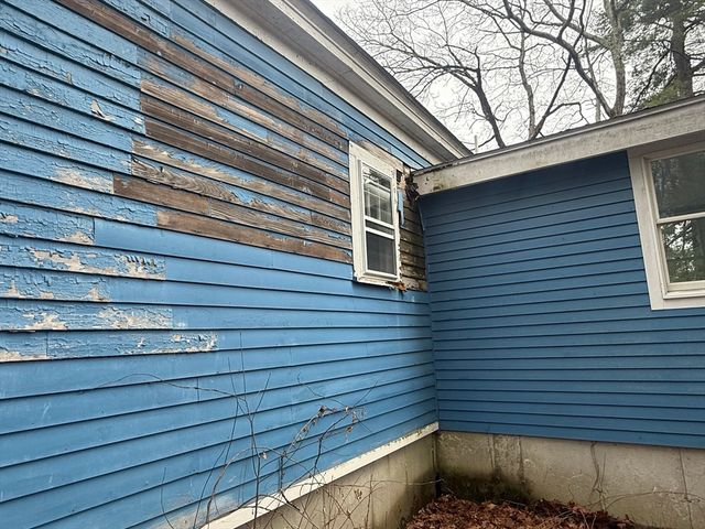 10 Sycamore Rd, Wrentham, MA 02093