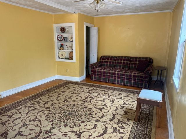 10 Sycamore Rd, Wrentham, MA 02093