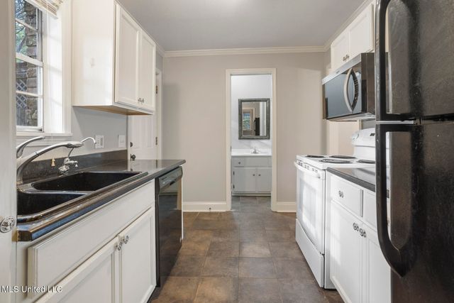 1233 Linden Place, Jackson, MS 39202