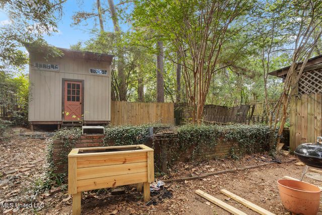 1233 Linden Place, Jackson, MS 39202