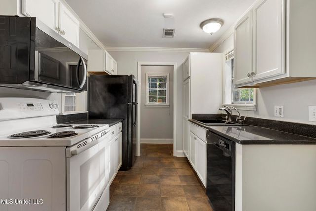 1233 Linden Place, Jackson, MS 39202