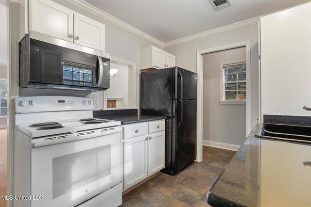 1233 Linden Place, Jackson, MS 39202