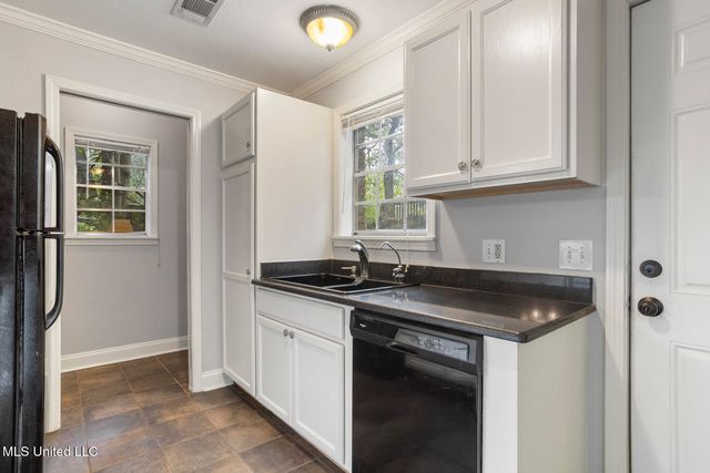 1233 Linden Place, Jackson, MS 39202