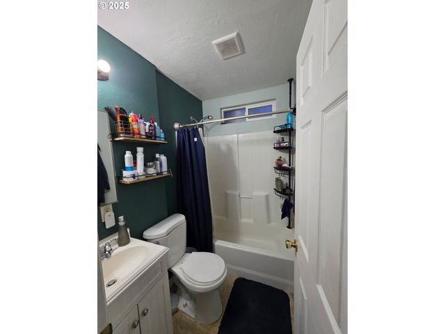 12037 Se MILL Ct, Portland, OR 97216