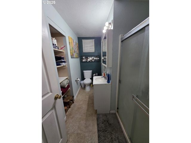 12037 Se MILL Ct, Portland, OR 97216