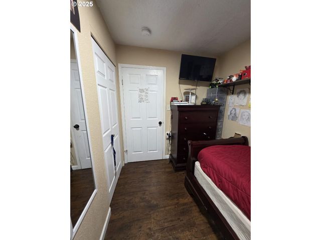 12037 Se MILL Ct, Portland, OR 97216