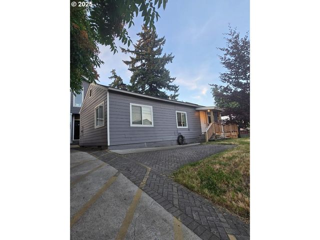 12037 Se MILL Ct, Portland, OR 97216