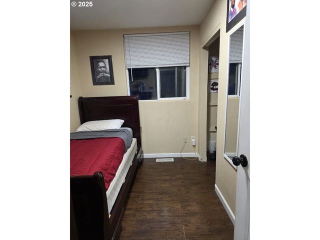 12037 Se MILL Ct, Portland, OR 97216