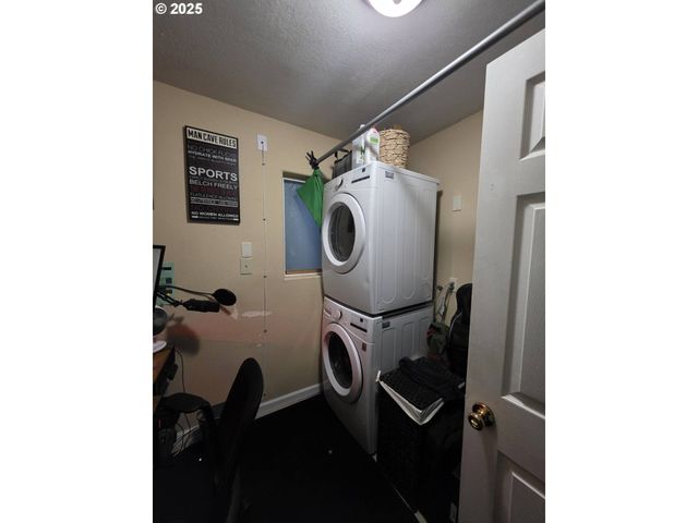 12037 Se MILL Ct, Portland, OR 97216