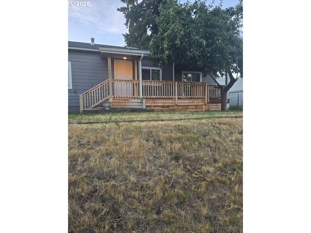 12037 Se MILL Ct, Portland, OR 97216