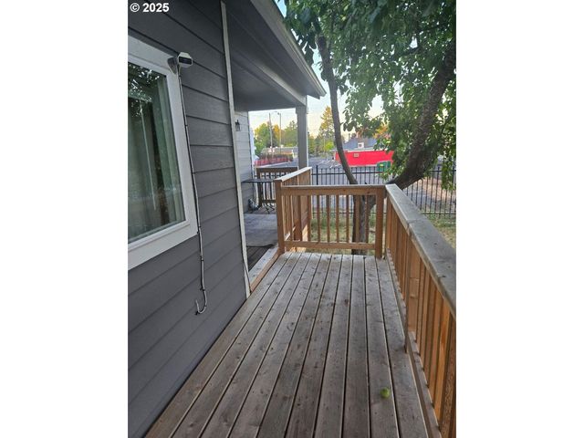 12037 Se MILL Ct, Portland, OR 97216