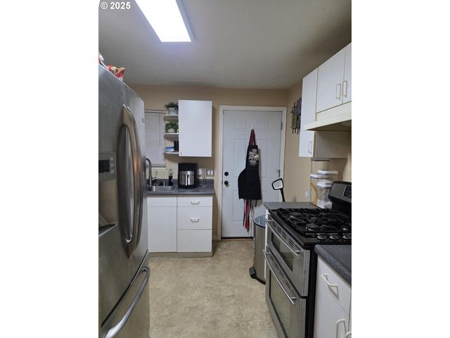 12037 Se MILL Ct, Portland, OR 97216