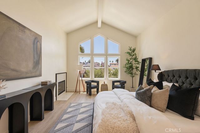 519 10th, Huntington Beach, CA 92648