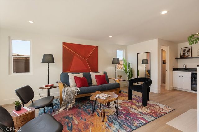 519 10th, Huntington Beach, CA 92648