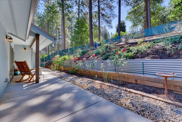 11456 Mirror Lake Ct, Grass Valley, CA 95945